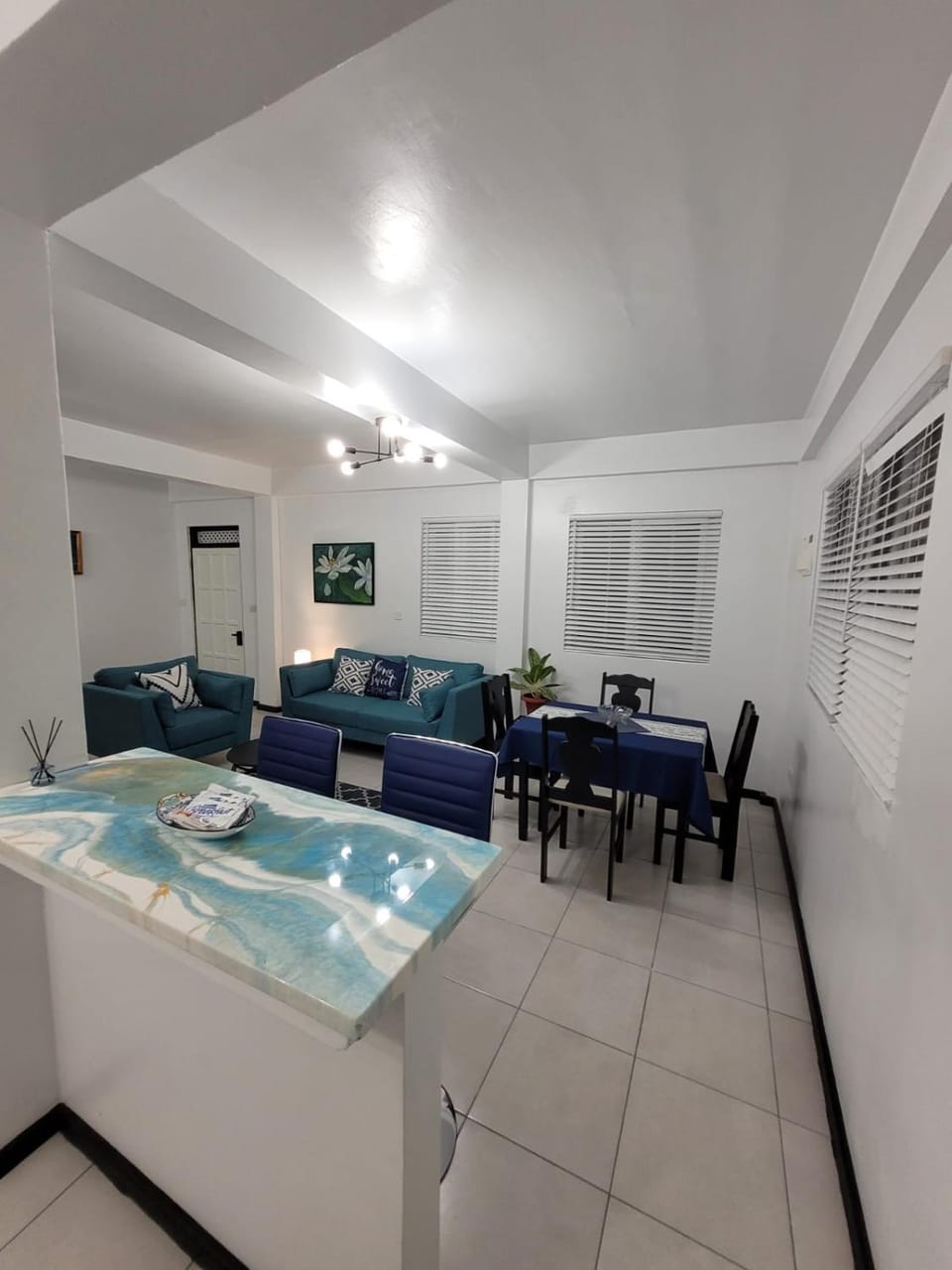 TV and multimedia, Living room, Seating area, Dining area