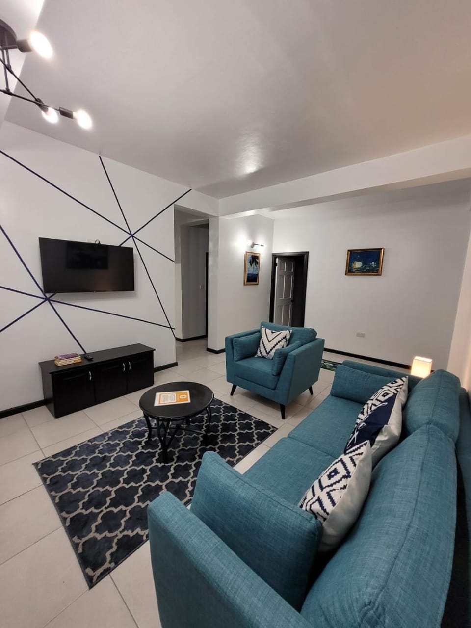 Communal lounge/ TV room, TV and multimedia, Living room, Seating area, Evening entertainment