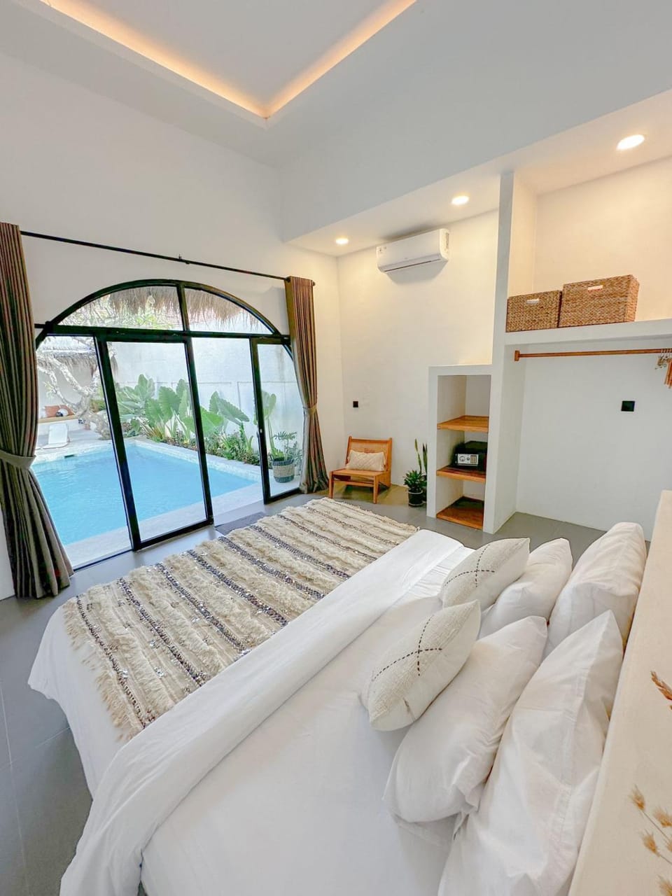 Bed, Photo of the whole room, Bedroom, Pool view, Swimming pool