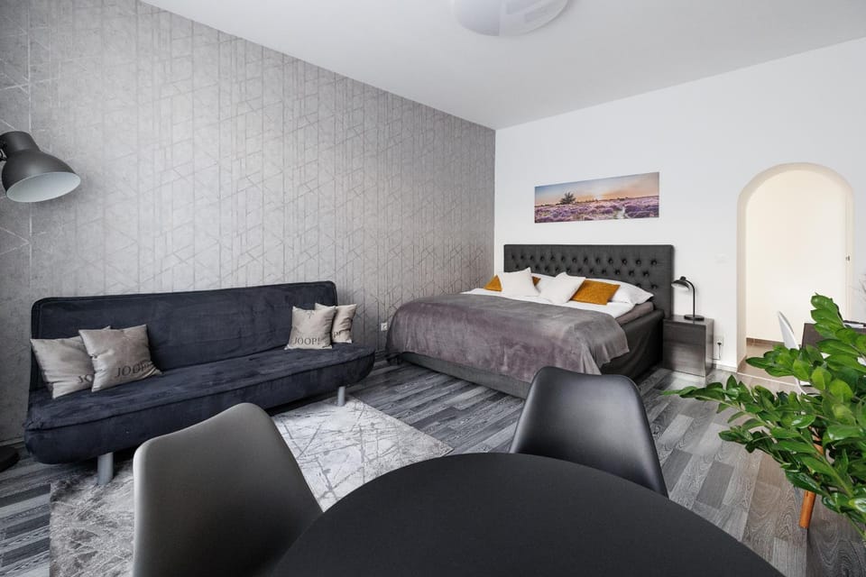 Bed, Seating area