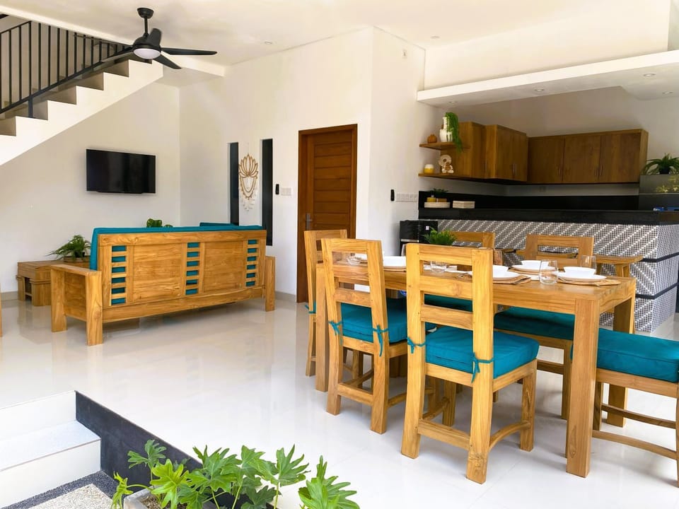 Living room, Photo of the whole room, Dining area