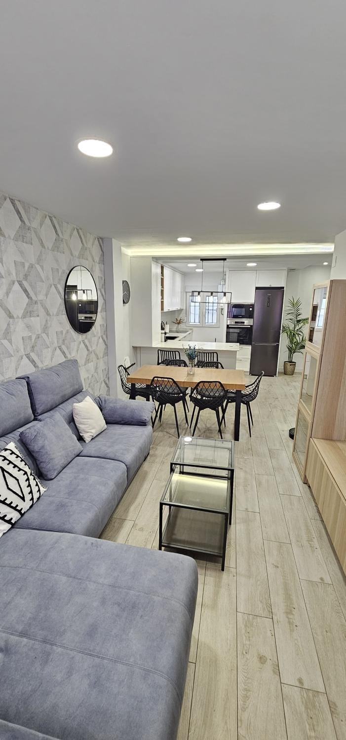 TV and multimedia, Kitchen or kitchenette, Living room, Seating area, Dining area