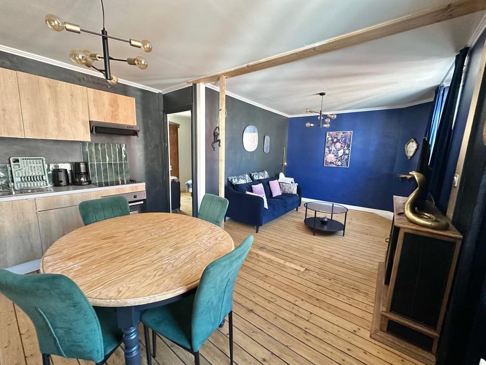Kitchen or kitchenette, Living room, Dining area