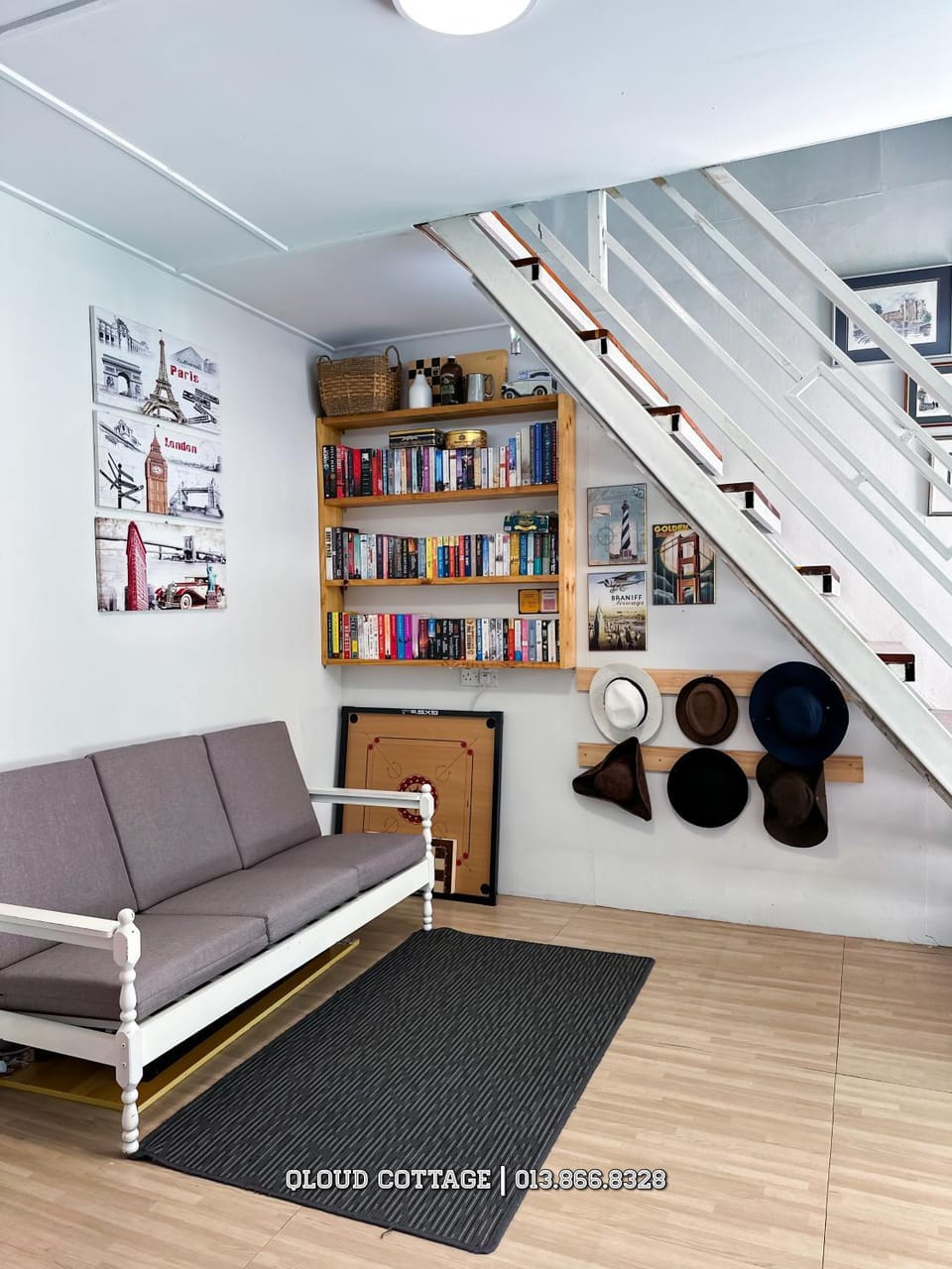 Library, Living room, Seating area