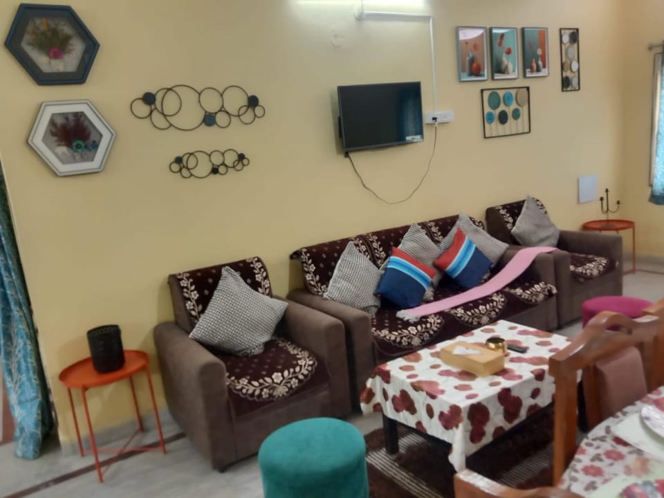 Two BHK and Four BHK Fully Furnished Flats for 1 to 13 guests - Near Charminar and Salar Jung Museum Apartment in Hyderabad