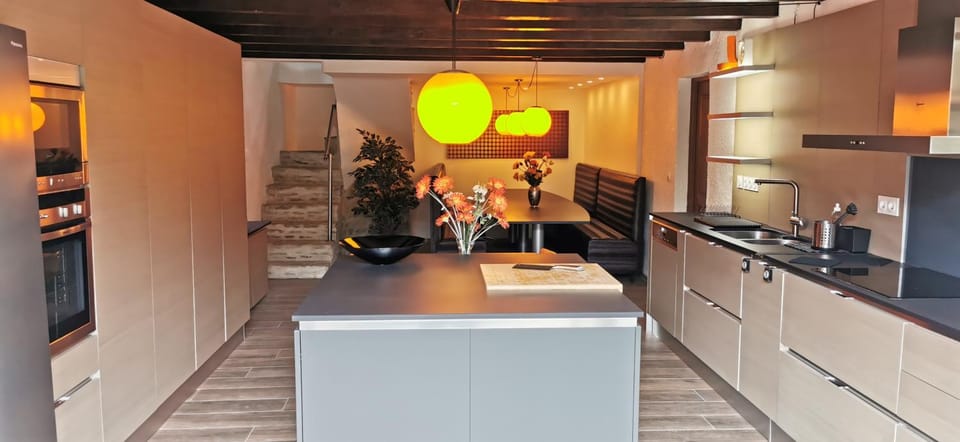 Kitchen or kitchenette, Communal kitchen