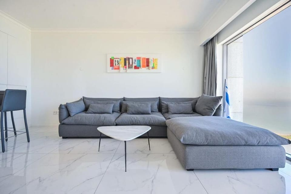 Modern 2BR Amazing Sea View W/Parking by HolyGuest Apartment in Tel Aviv-Yafo