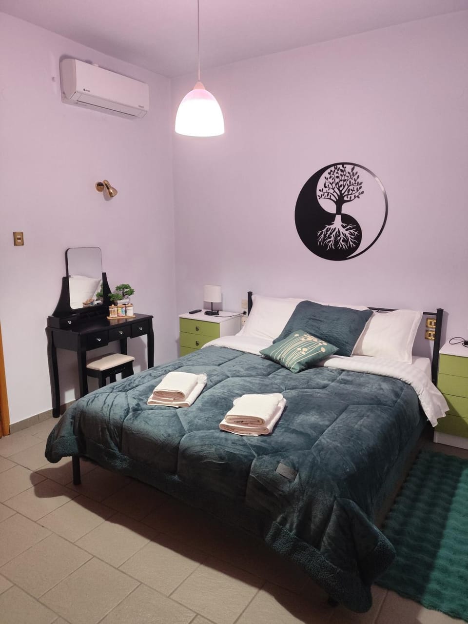 Bed, Bedroom, towels, air conditioner