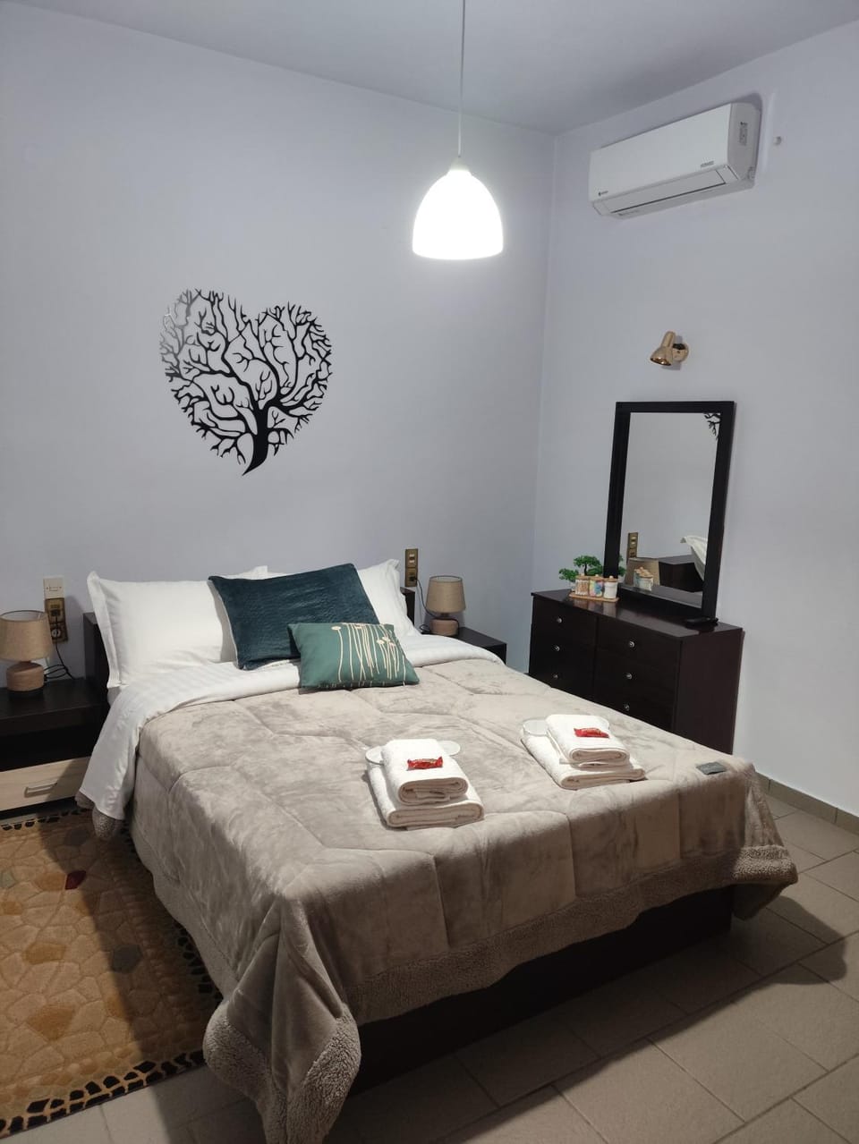 Bed, Bedroom, towels, air conditioner