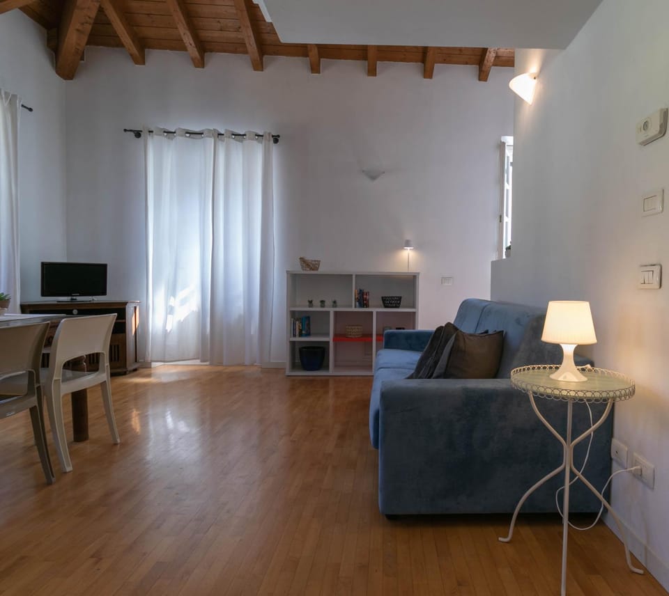 Mamma Ciccia Holiday Home - Casa Azzurra Apartment in Mandello del Lario