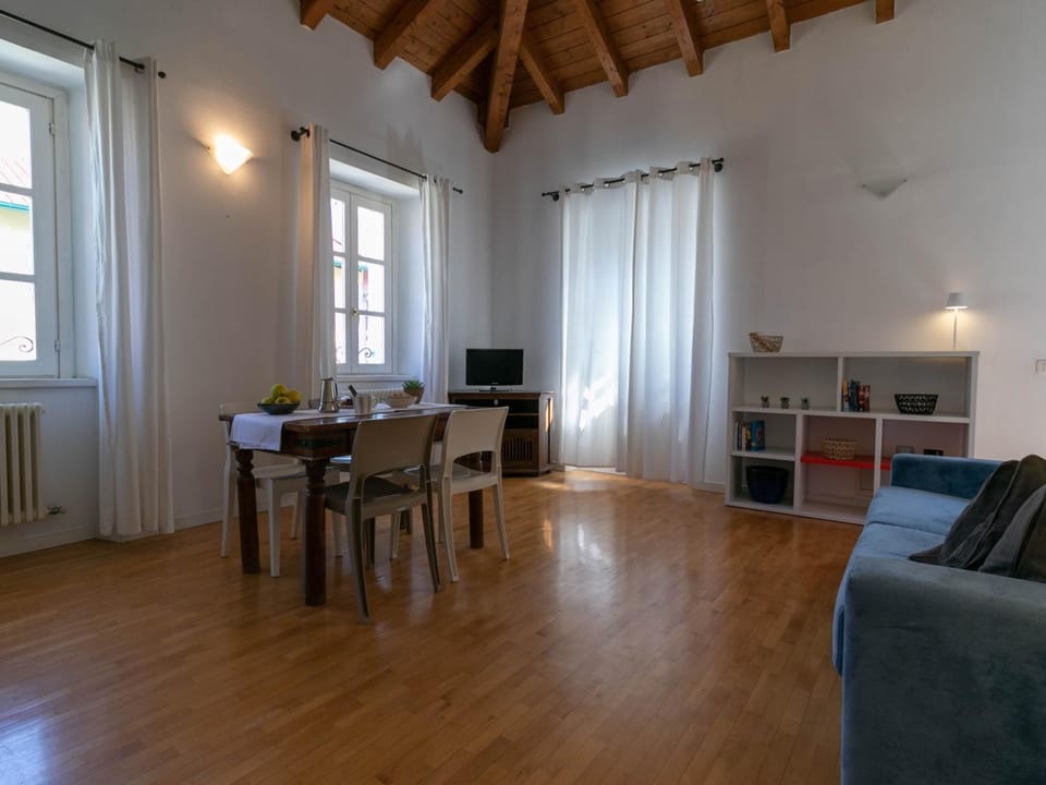 Mamma Ciccia Holiday Home - Casa Azzurra Apartment in Mandello del Lario