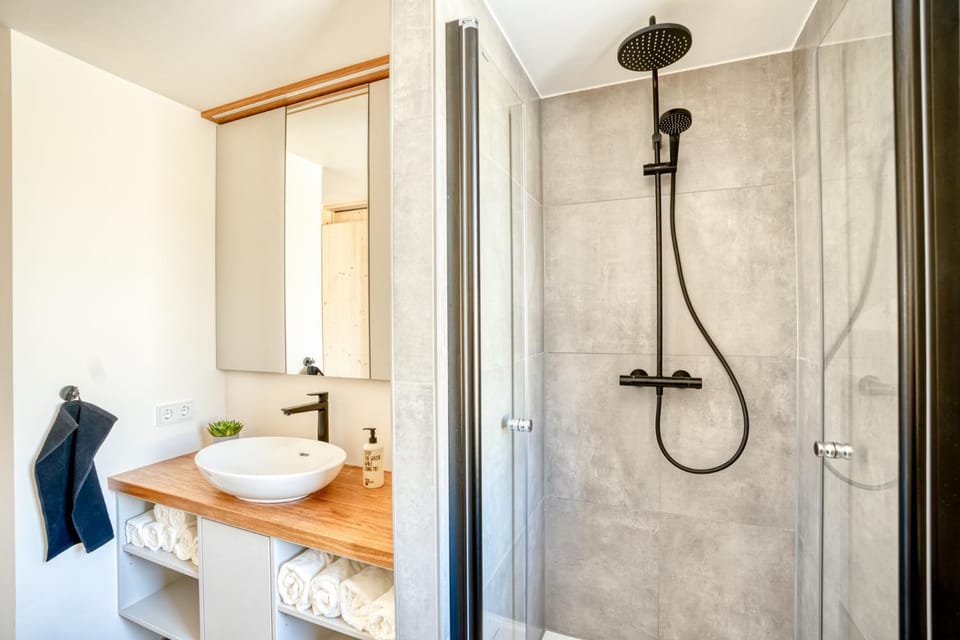 Shower, Bathroom