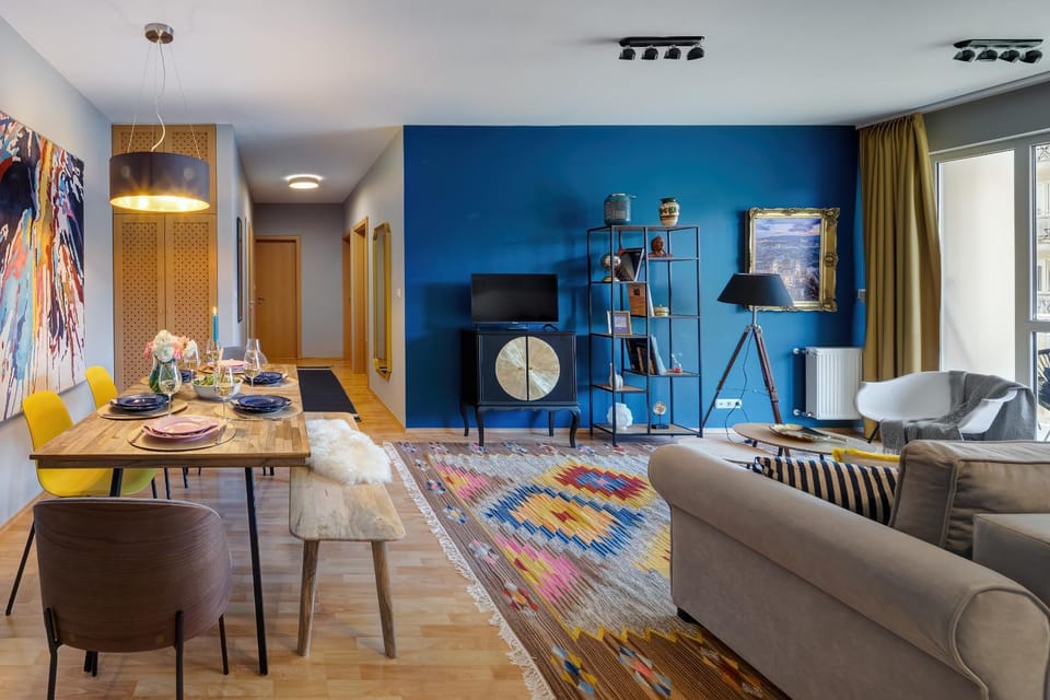 TV and multimedia, Living room, Seating area, Dining area