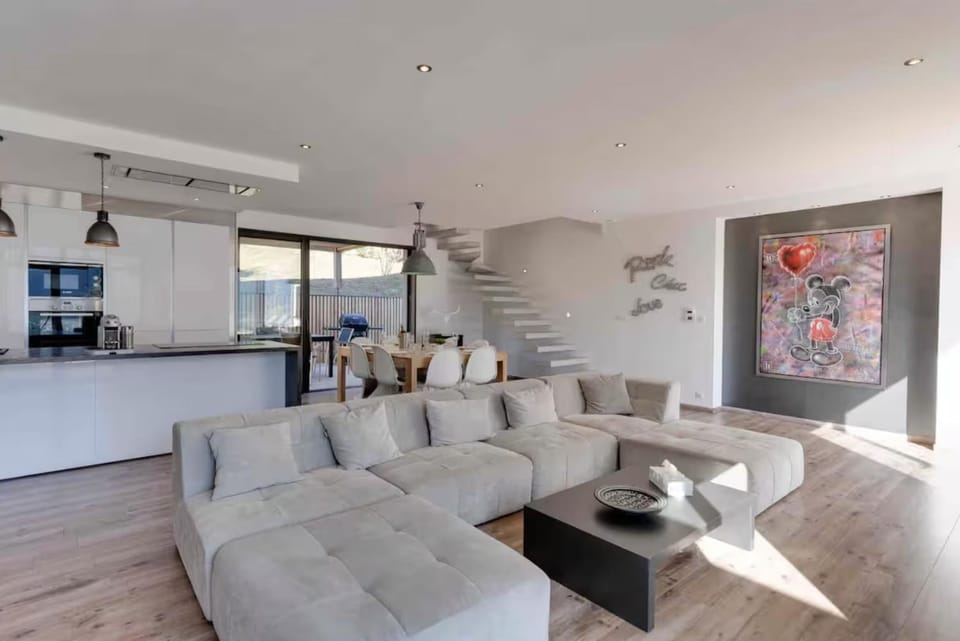 Communal lounge/ TV room, Living room