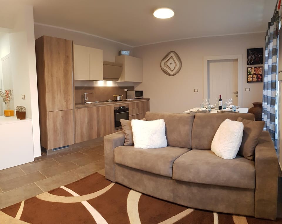 Kitchen or kitchenette, Seating area, Dining area, minibar, pet friendly, stove