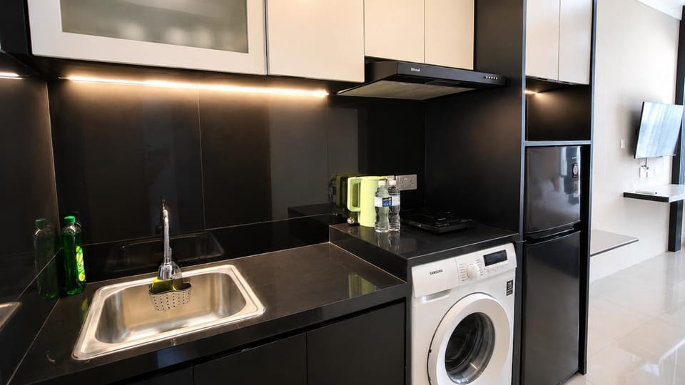 Kitchen or kitchenette, stove, washing machine