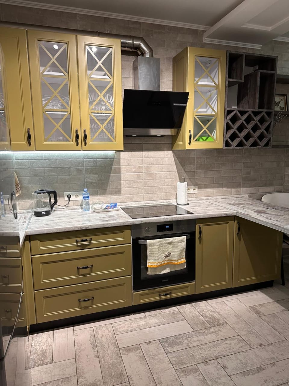 Kitchen or kitchenette, minibar, oven, stove, kitchen