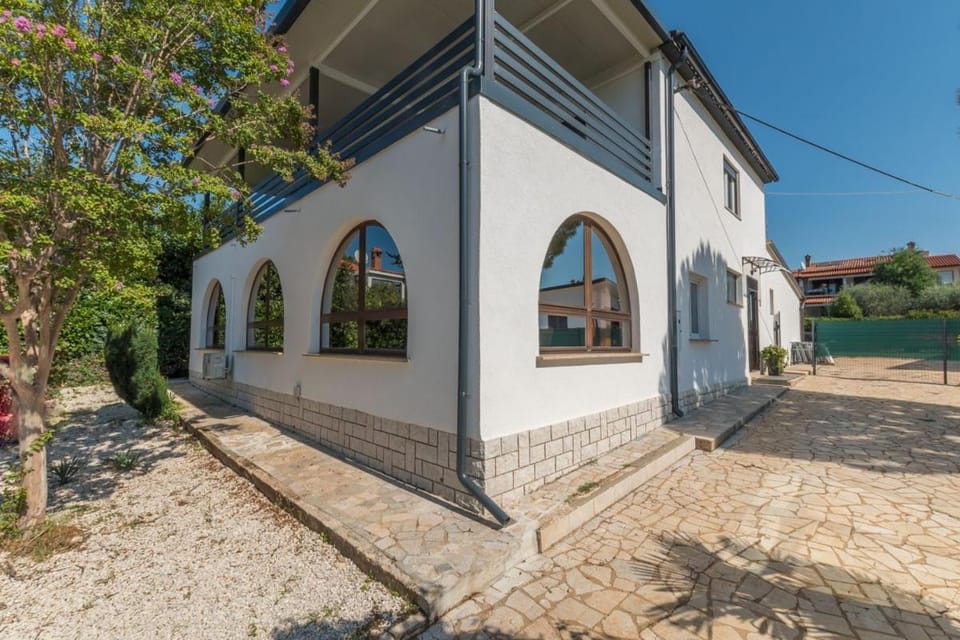 Property building, Day