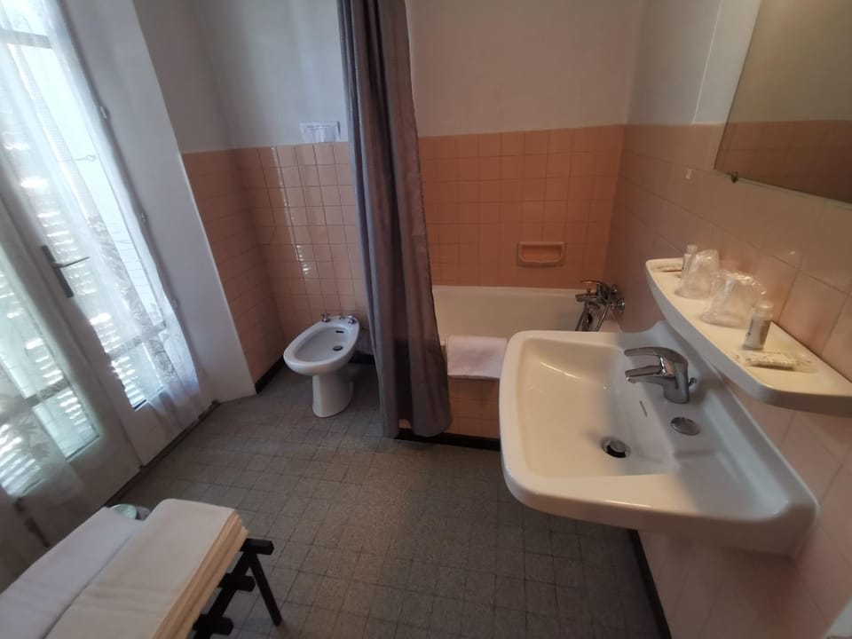 hotel le tourisme Hotel in Provence-Alpes-Côte d'Azur