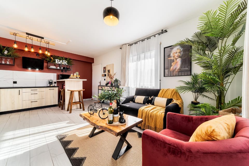 Day, Living room, Food and drinks, Seating area, Beach, Food, Area and facilities, Entertainment, internet, washing machine