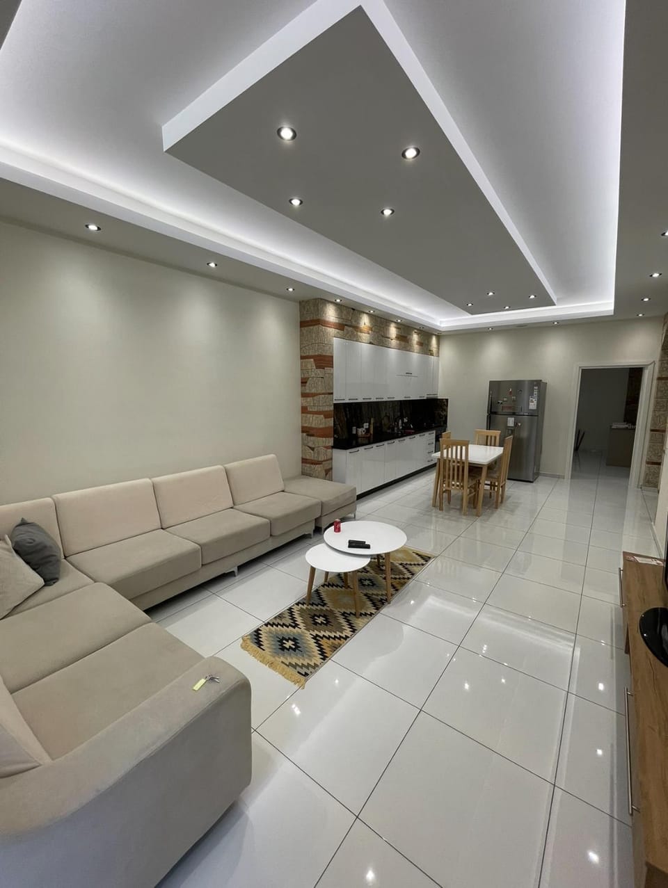 TV and multimedia, Seating area, Dining area, microwave, toaster