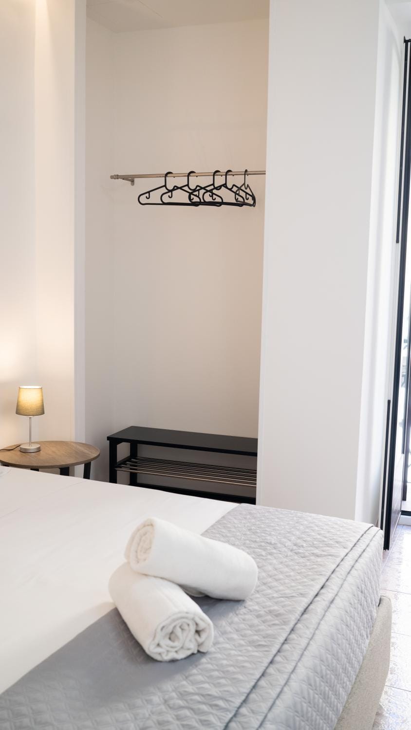 Bed, Photo of the whole room, Bedroom, towels
