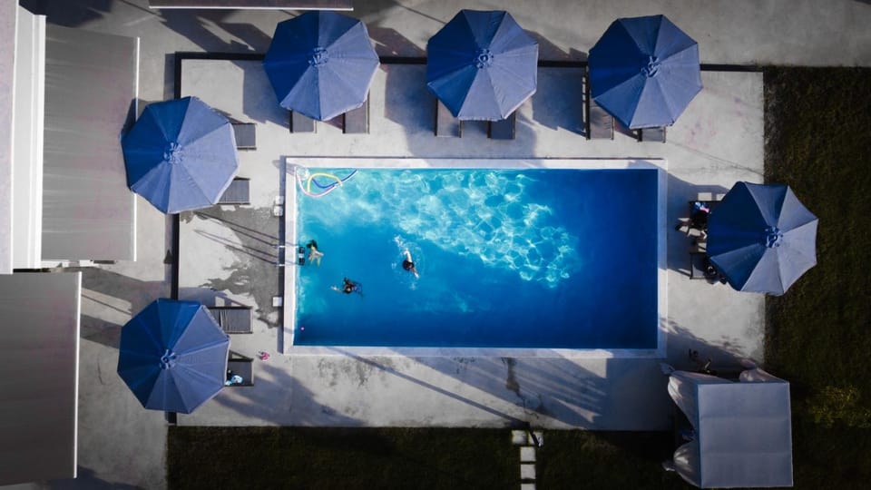 Balcony/Terrace, Pool view, Swimming pool, sunbed