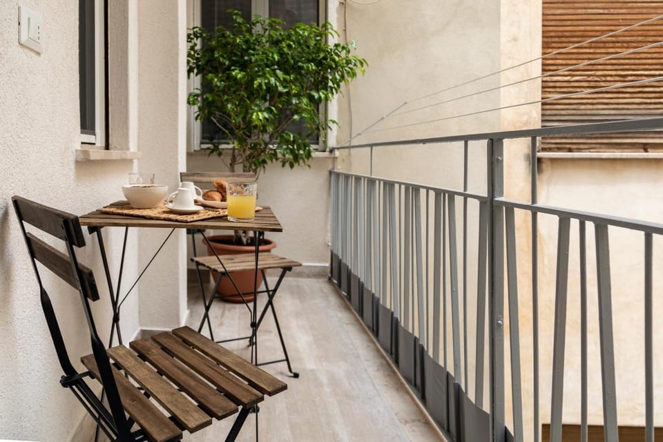 Balcony/Terrace, Food and drinks