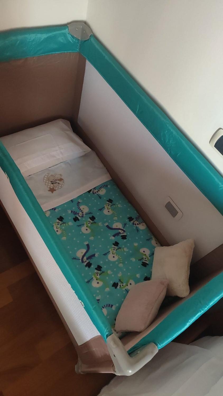 Bedroom, cot