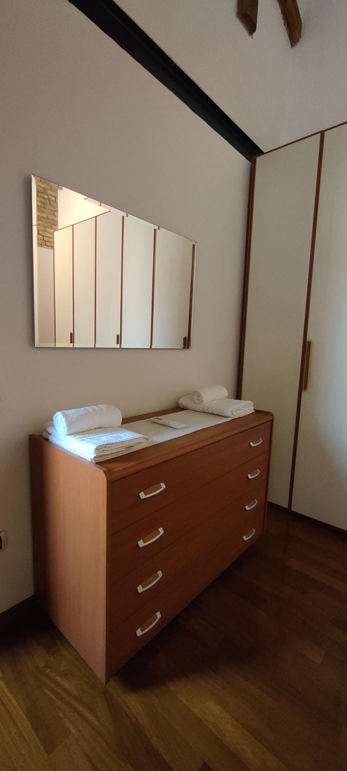 Bedroom, towels, wardrobe