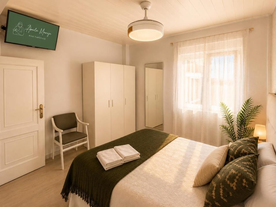 Bed, TV and multimedia, Bedroom, cot, wardrobe
