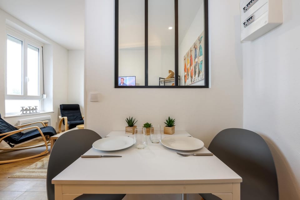 Seating area, Dining area
