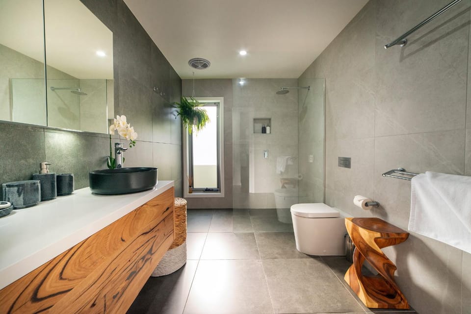 Toilet, Bathroom, Photo of the whole room, towels