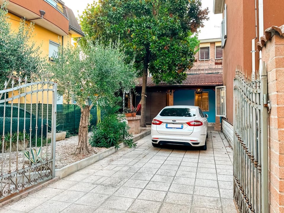 Garden, Parking