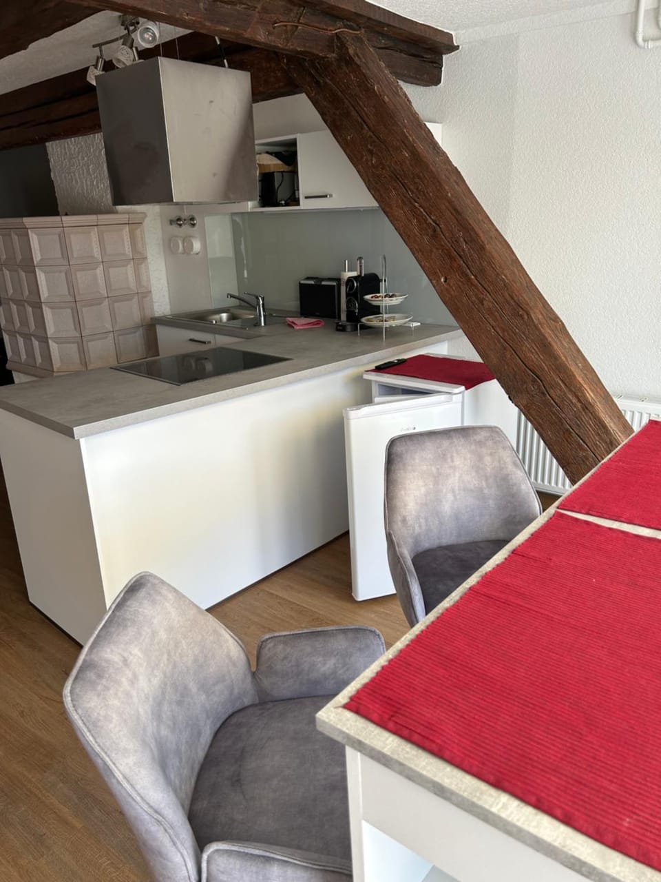 Kitchen or kitchenette, Seating area