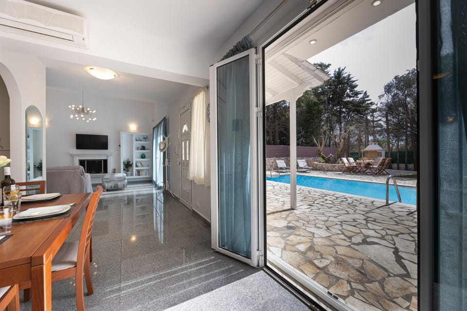 Patio, View (from property/room), Seating area, Dining area, Pool view, Swimming pool, sunbed