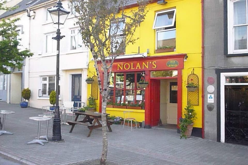 Restaurant/places to eat, Neighbourhood