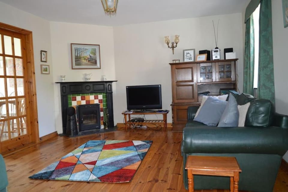 Communal lounge/ TV room, Living room
