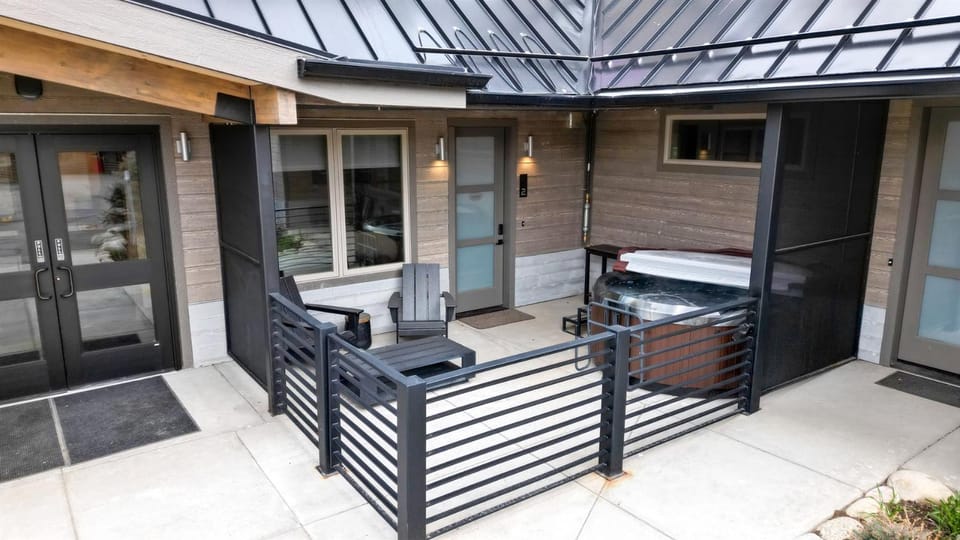 Patio, Hot Tub