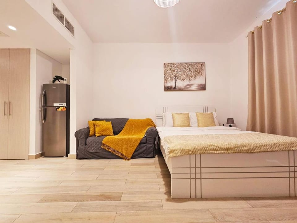 B12 Studio near Formula 1, with canal and pool view Apartment in Abu Dhabi