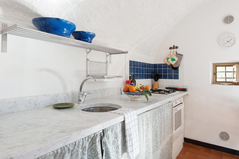 Coffee/tea facilities, Kitchen or kitchenette, heating, oven, pet friendly, stove, kitchen, air conditioner