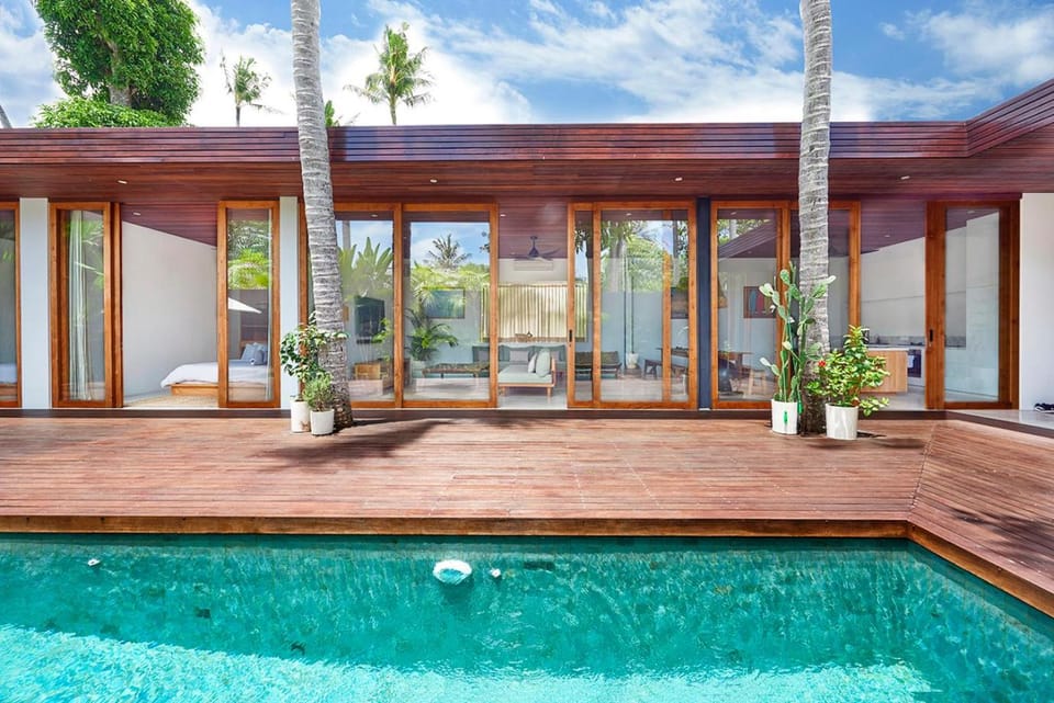 Property building, Patio, Balcony/Terrace, Pool view, Swimming pool, Facility for disabled guests