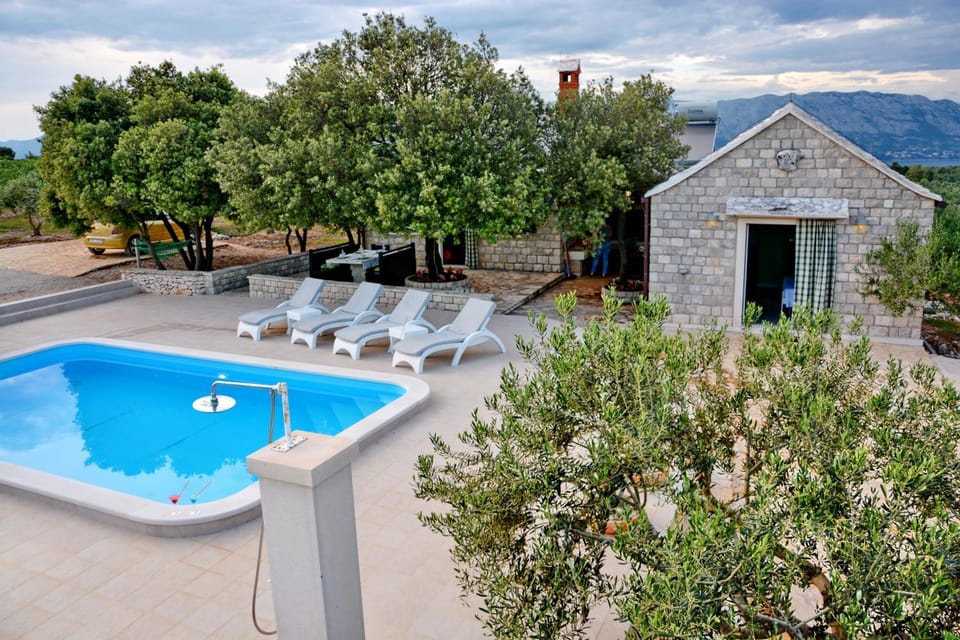 Facade/entrance, Swimming pool