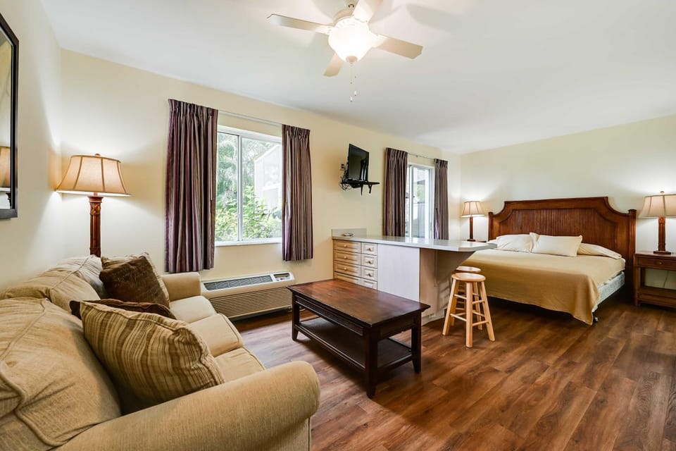 Boat, Bird & Bask: Studio 15 Mi to Everglades NP Apartment in Collier County