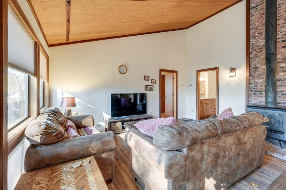 Deck & Gas Grill: Secluded Arnold Cabin Rental! Cabin in Arnold