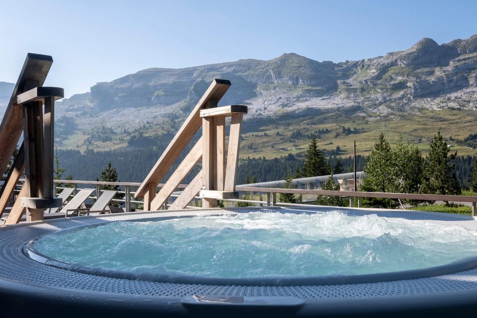 Day, Natural landscape, Hot Tub, Mountain view, Pool view