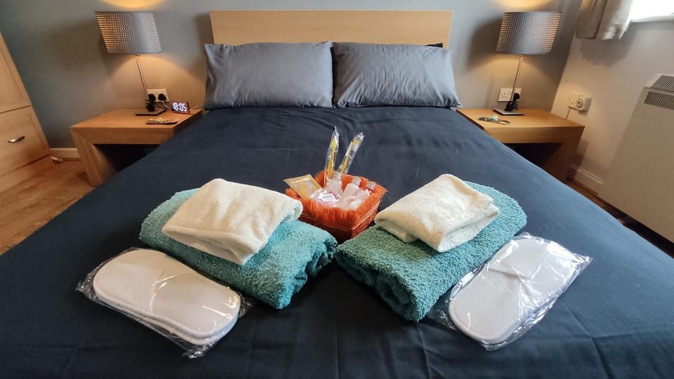 Bed, Photo of the whole room, Bedroom, towels