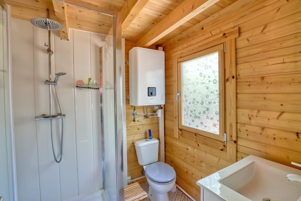 Shower, Toilet, Bathroom, towels