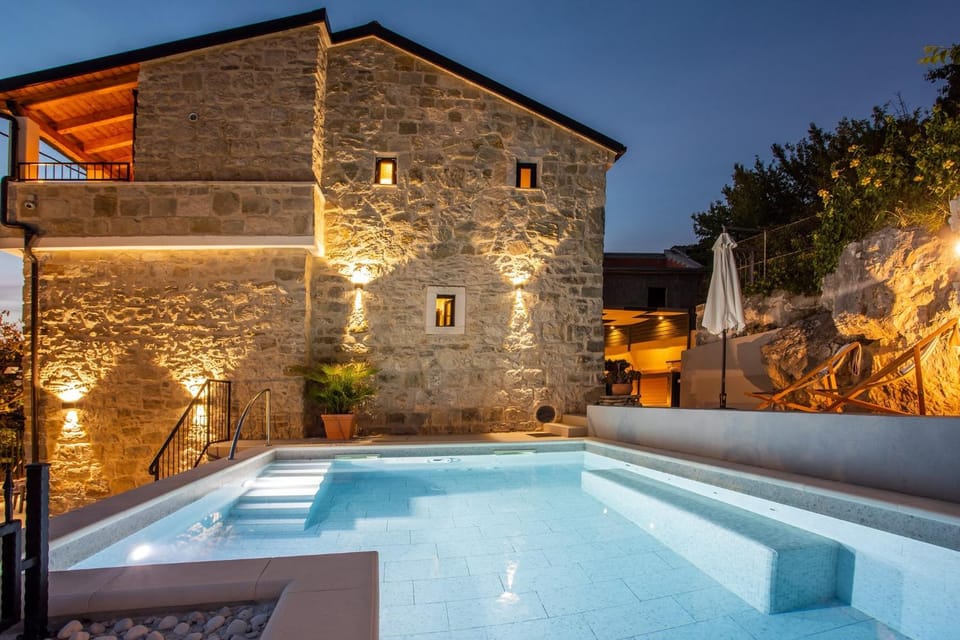 Property building, Mountain view, Pool view, Sea view, Swimming pool