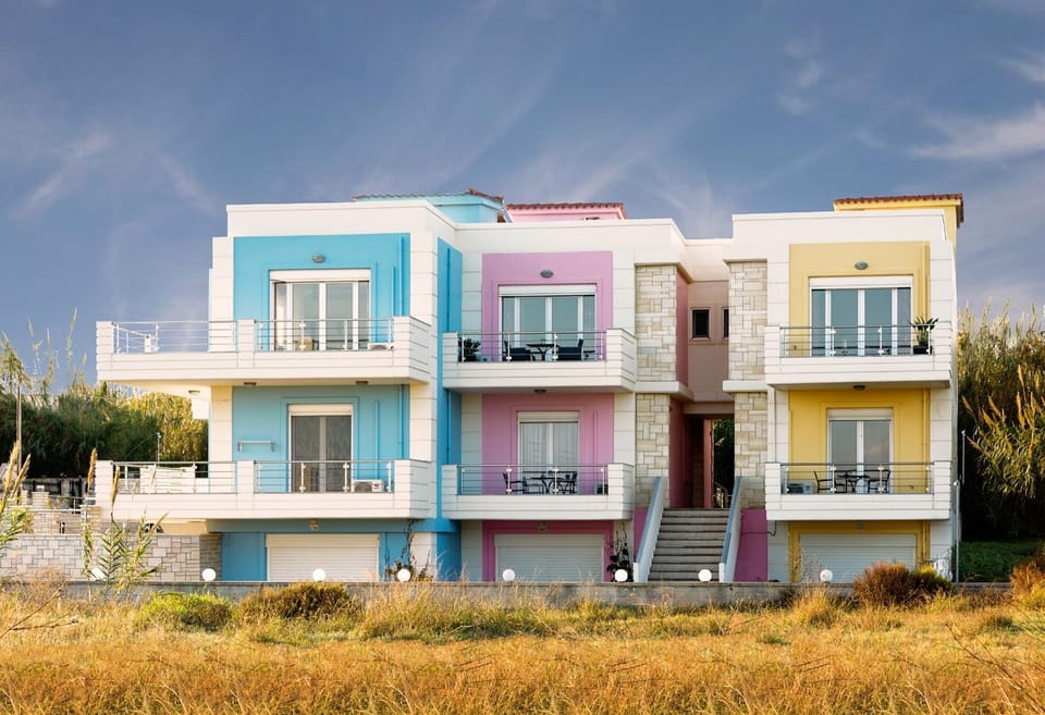 Property building, Day, Natural landscape, Balcony/Terrace, Balcony/Terrace